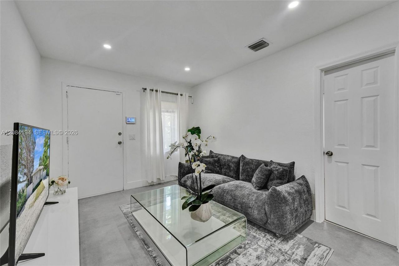 7520 NE 3rd Ave , Unit A, Miami, FL 33138 Photo
