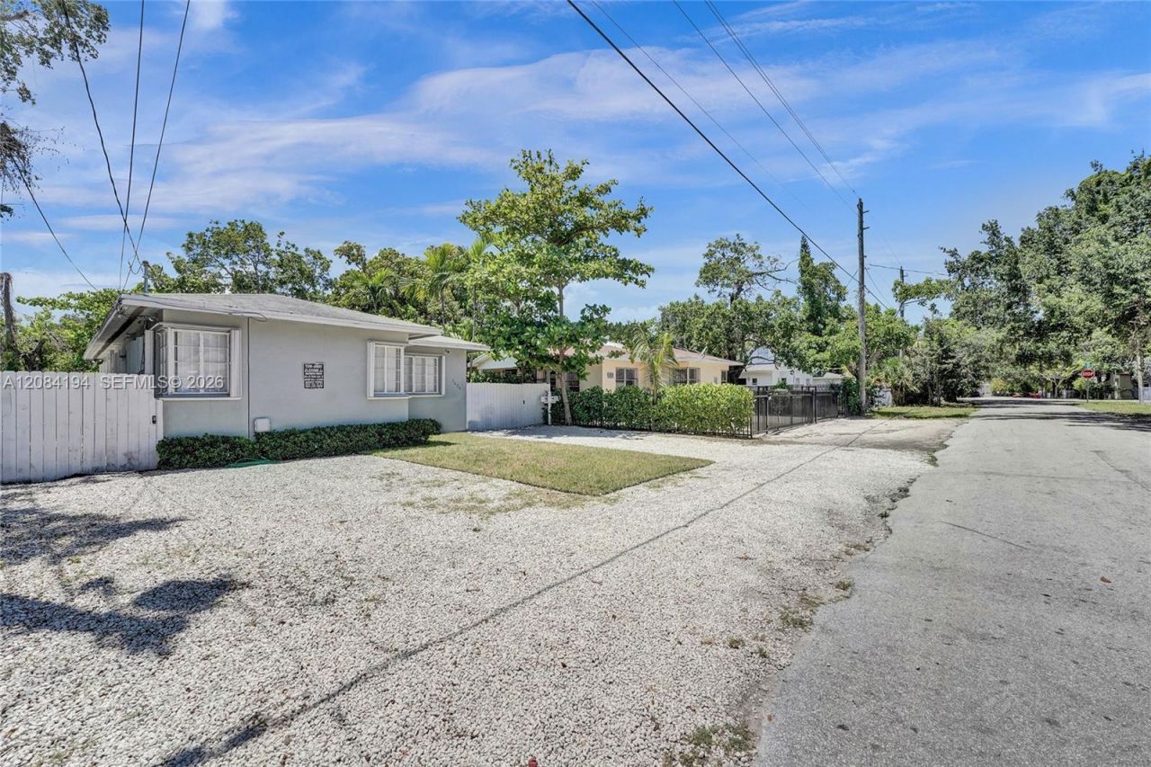 7520 NE 3rd Ave , Unit A, Miami, FL 33138 Photo