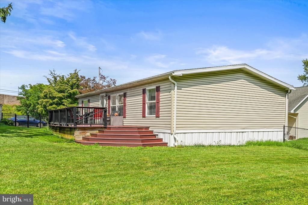 68 DEW DROP ROAD, YORK, PA 17403