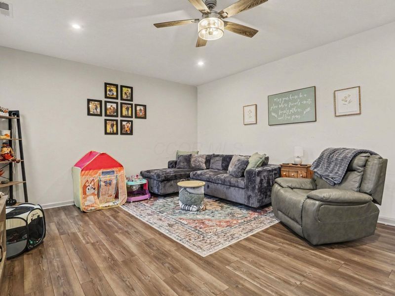 242 Dowler Drive, South Bloomfield, OH 43103 Photo 6