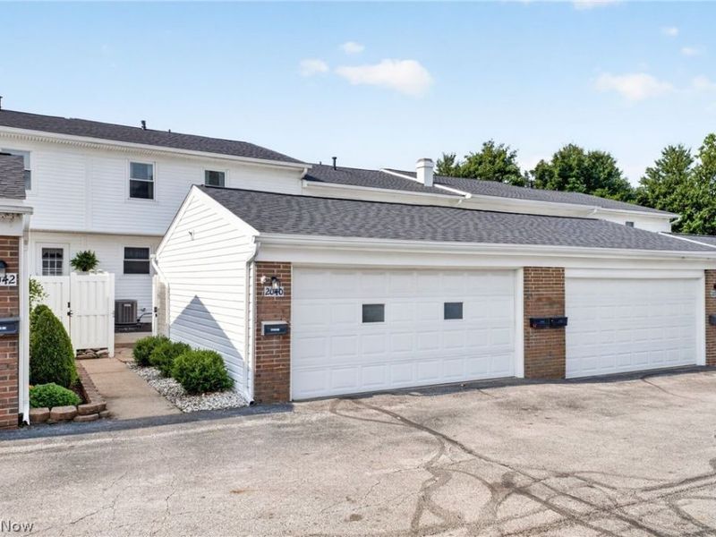 2040 Carlile Drive , Uniontown, OH 44685 Photo 6
