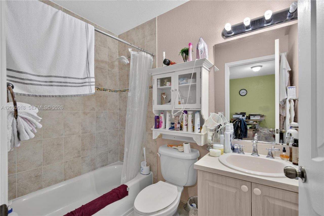 8351 NW 99th St, Unit C-5, Hialeah Gardens, FL 33016 Photo