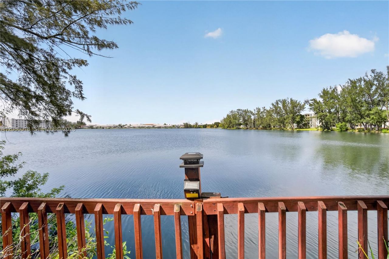 8351 NW 99th St, Unit C-5, Hialeah Gardens, FL 33016 Photo