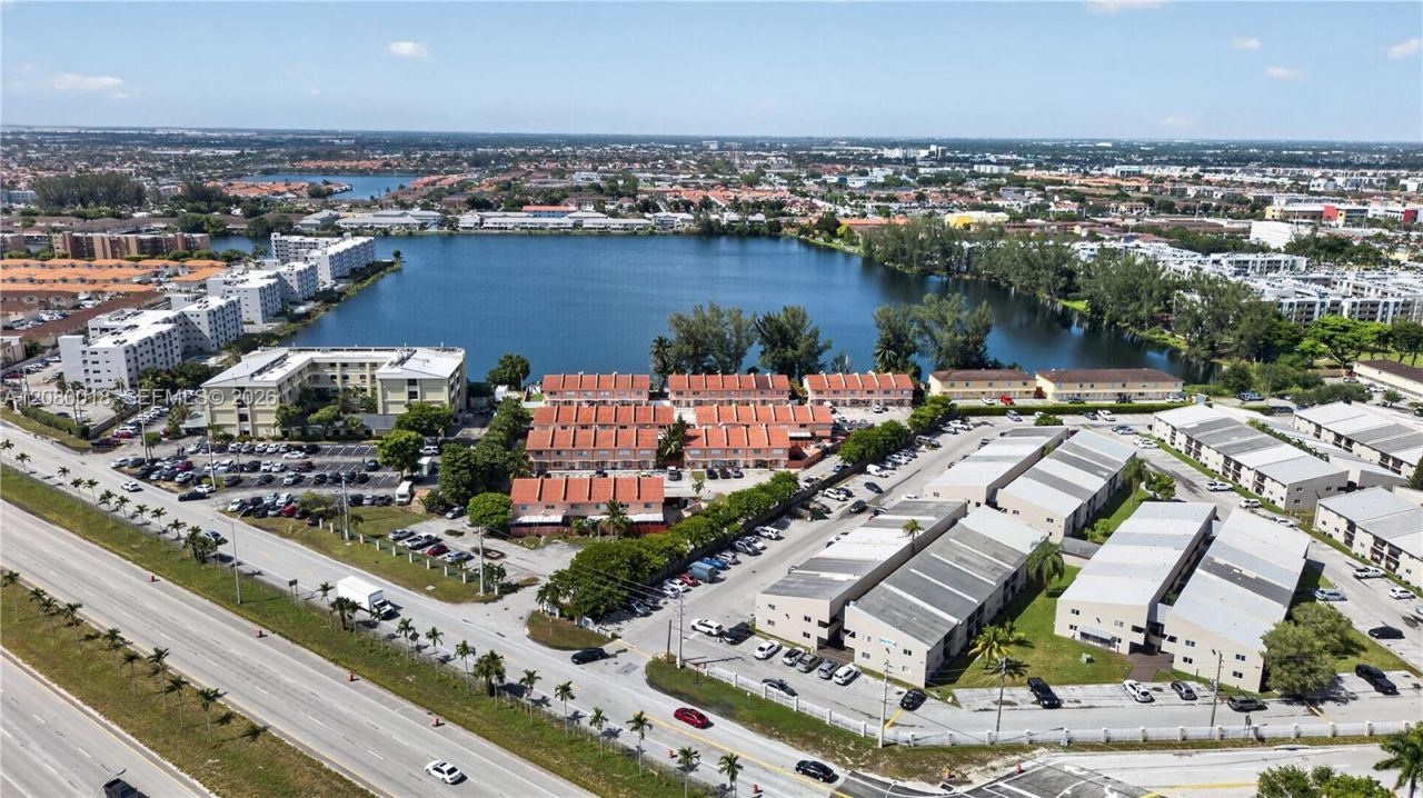 8351 NW 99th St, Unit C-5, Hialeah Gardens, FL 33016 Photo