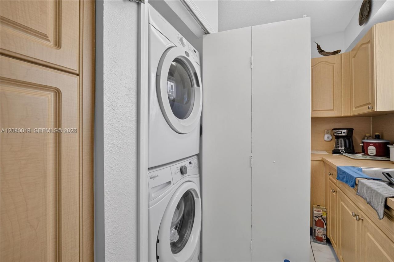 8351 NW 99th St, Unit C-5, Hialeah Gardens, FL 33016 Photo