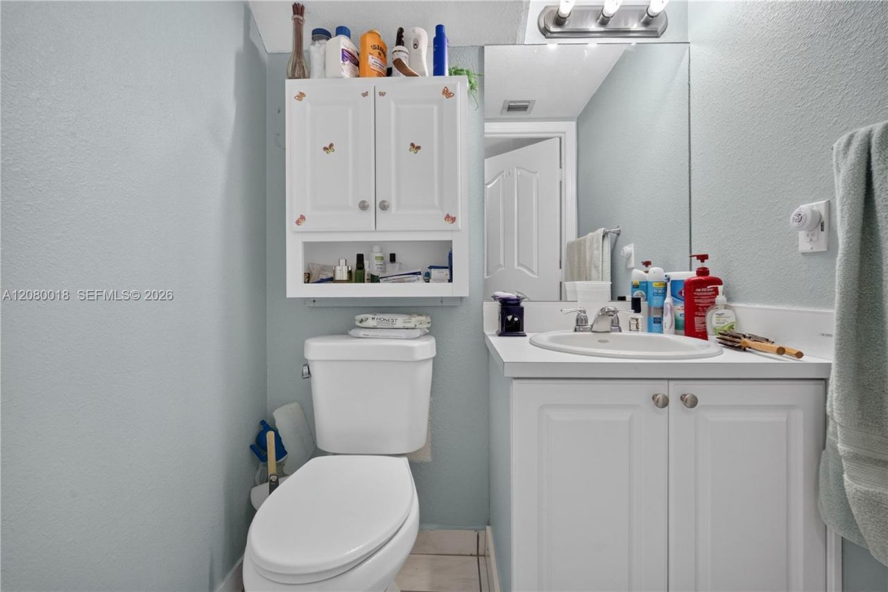 8351 NW 99th St, Unit C-5, Hialeah Gardens, FL 33016 Photo