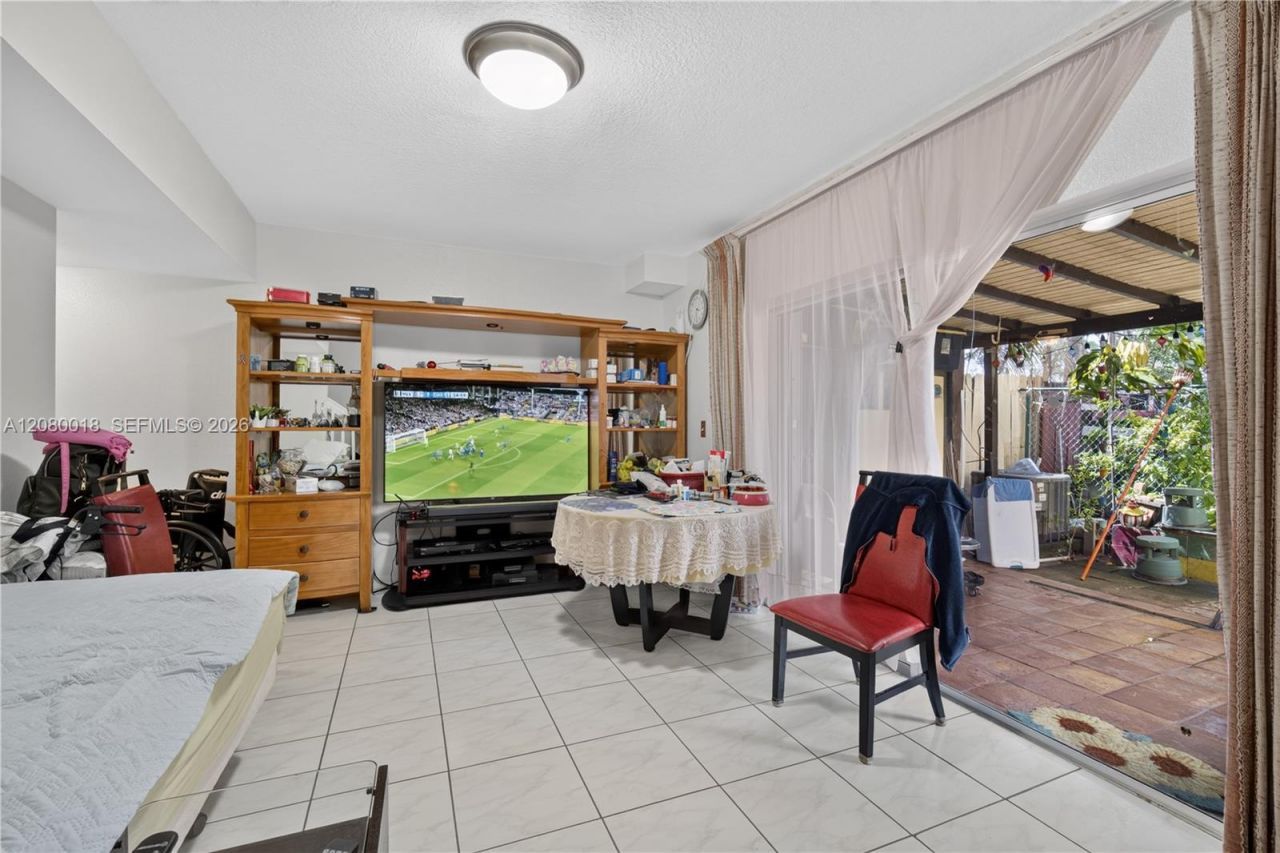 8351 NW 99th St, Unit C-5, Hialeah Gardens, FL 33016 Photo