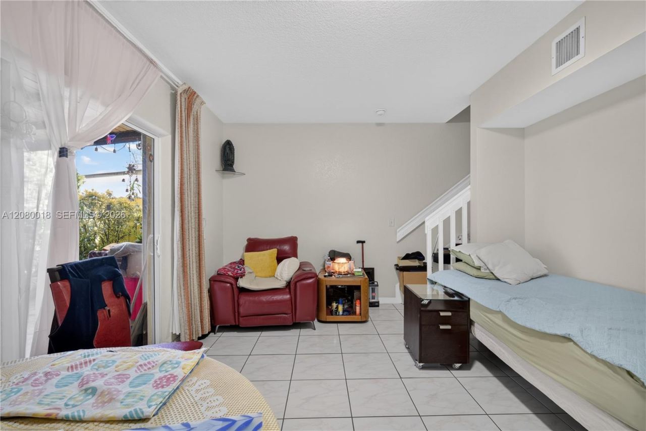 8351 NW 99th St, Unit C-5, Hialeah Gardens, FL 33016 Photo