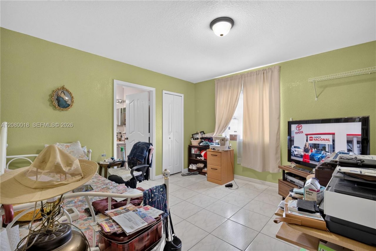 8351 NW 99th St, Unit C-5, Hialeah Gardens, FL 33016 Photo