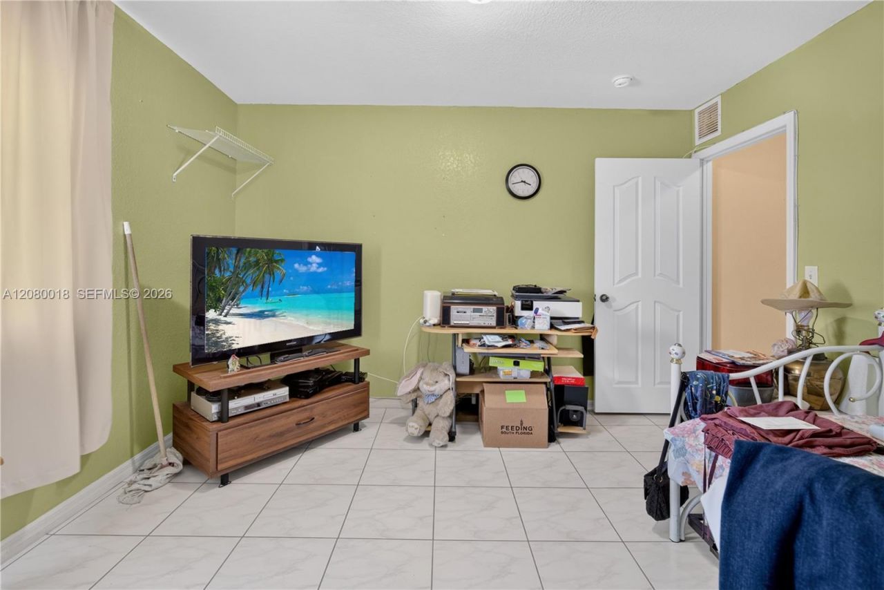 8351 NW 99th St, Unit C-5, Hialeah Gardens, FL 33016 Photo