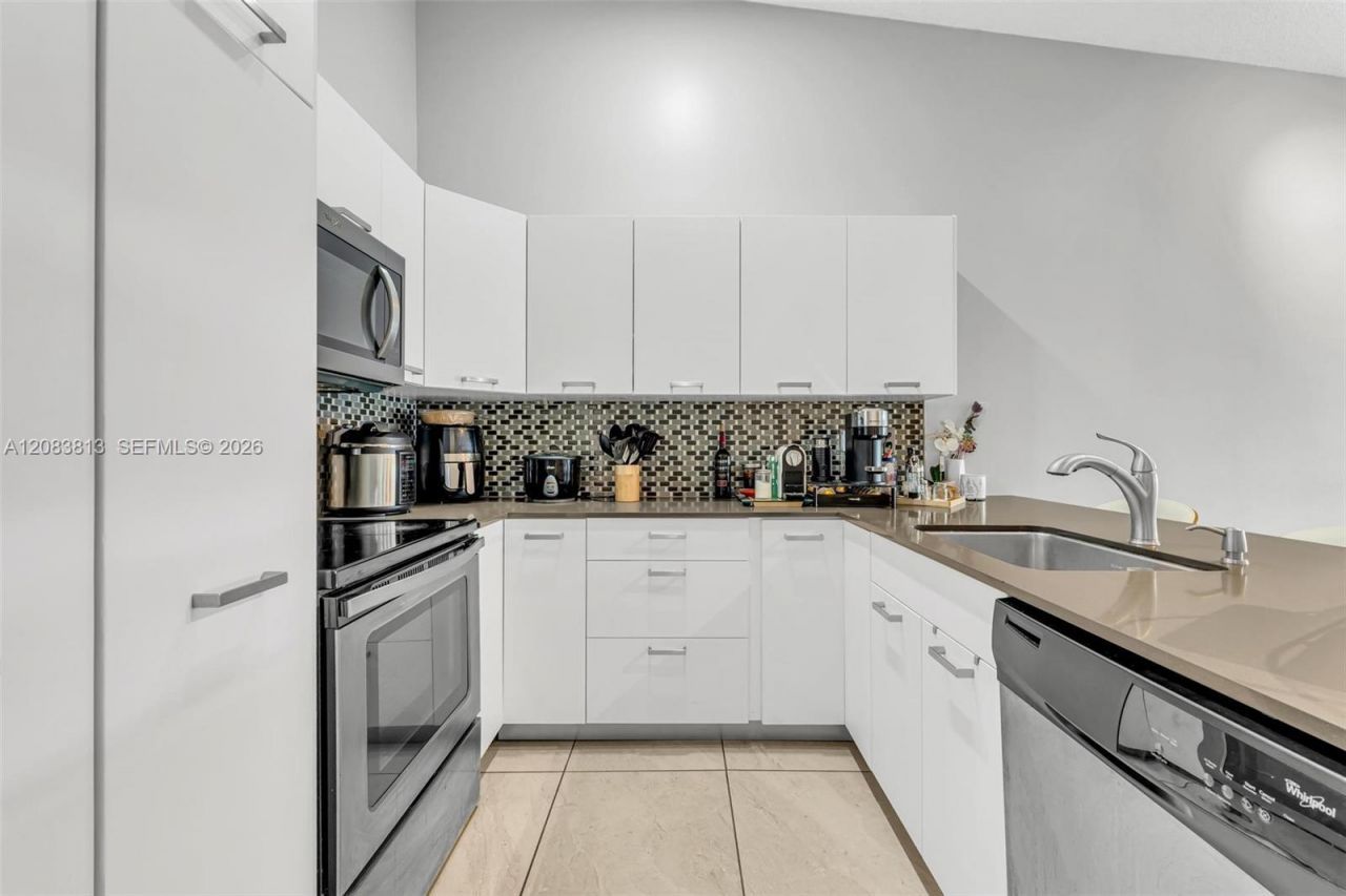 18226 Mediterranean Blvd , Unit 7-16, Hialeah, FL 33015 Photo