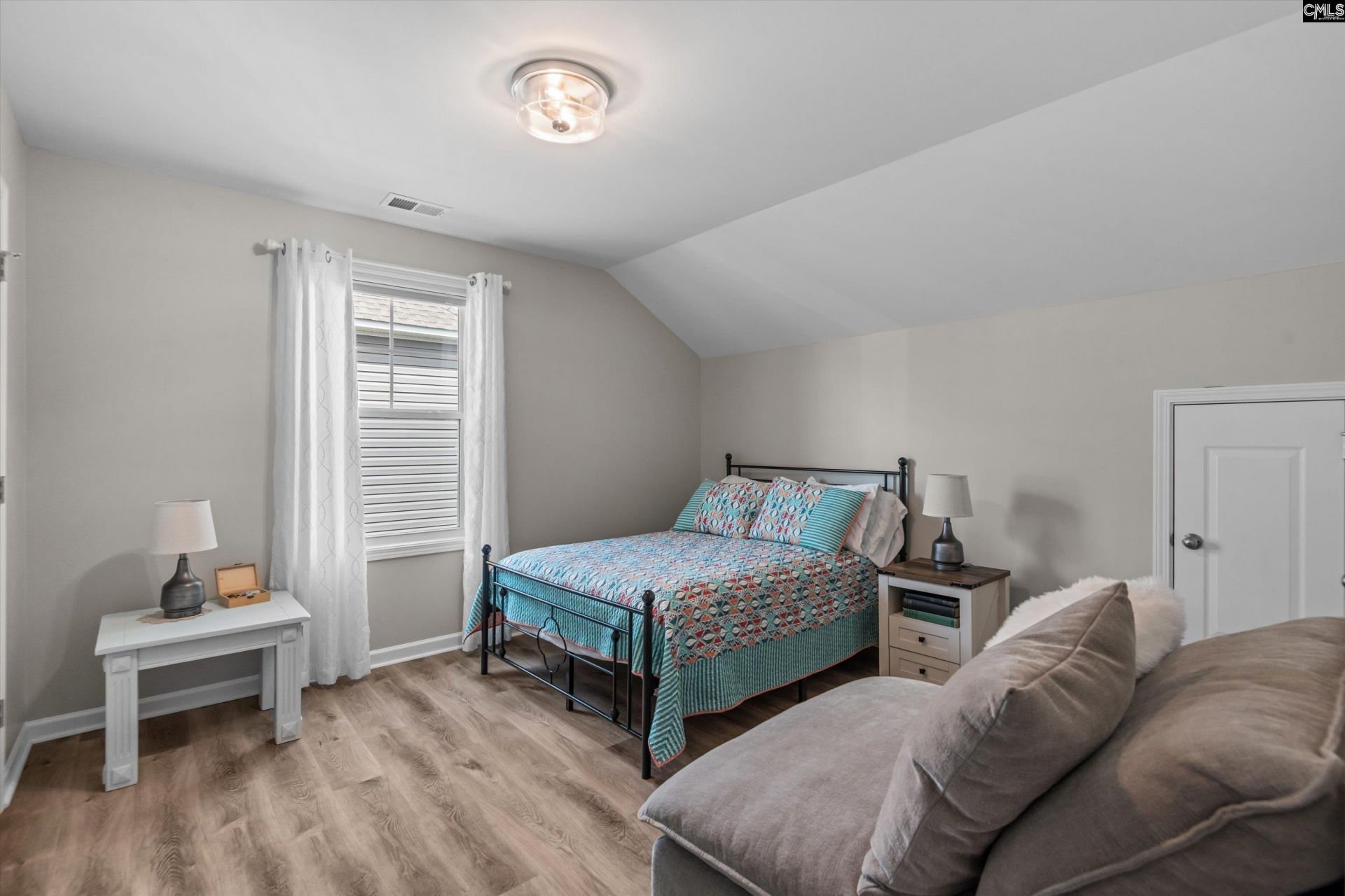 611 Cloudreach Road Photo 23