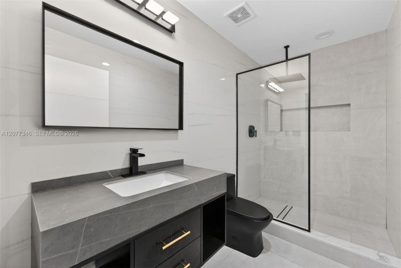 11 NE 51 , Unit A, Miami, FL 33137 Photo