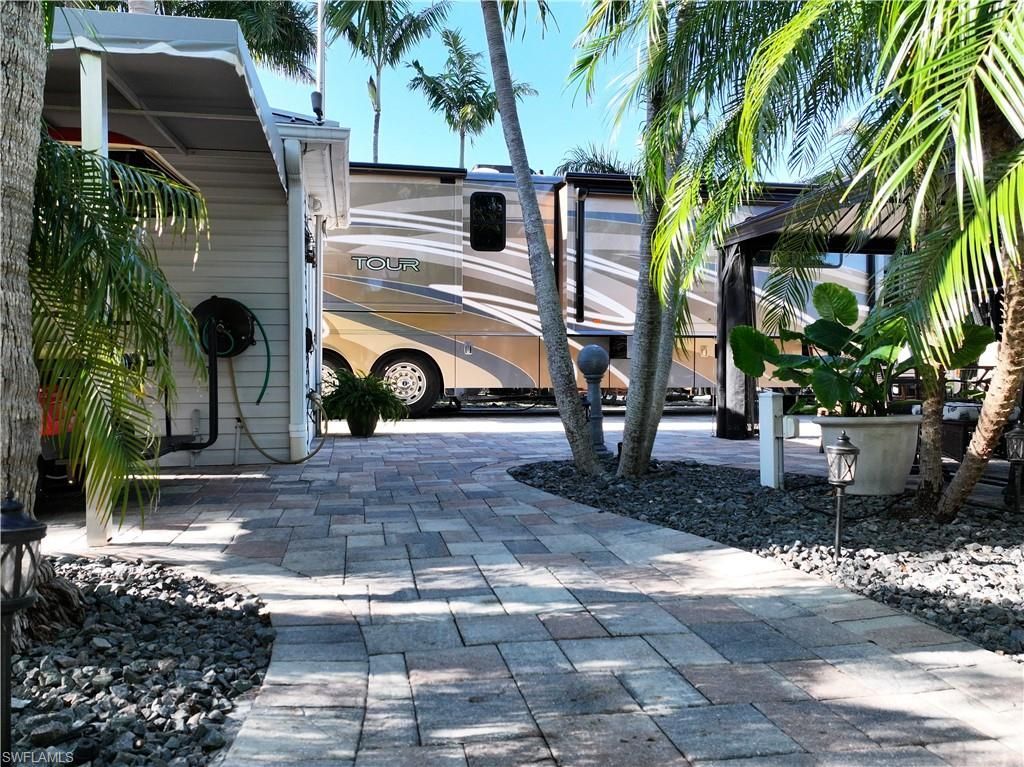 10131 Sunnywood Ct, Fort Myers, FL 33905 Photo