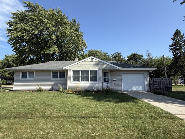 1044 Park Avenue , Sycamore, IL 60178