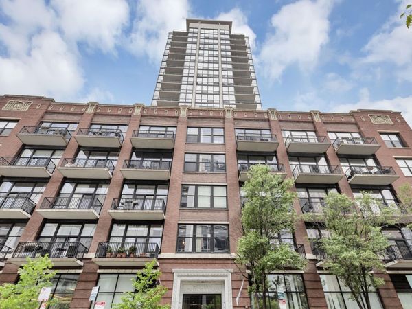 210 S Desplaines Street , Unit 1102, Chicago, IL 60661