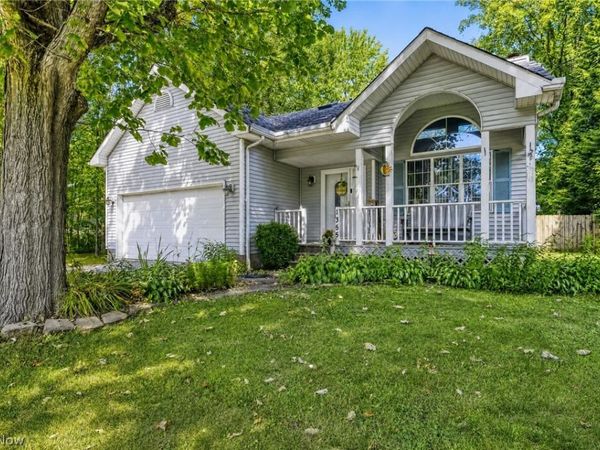 1355 Lake Vue , Roaming Shores, OH 44085