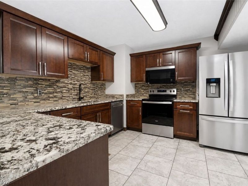 1355 Lake Vue, Roaming Shores, OH 44085 Photo 10
