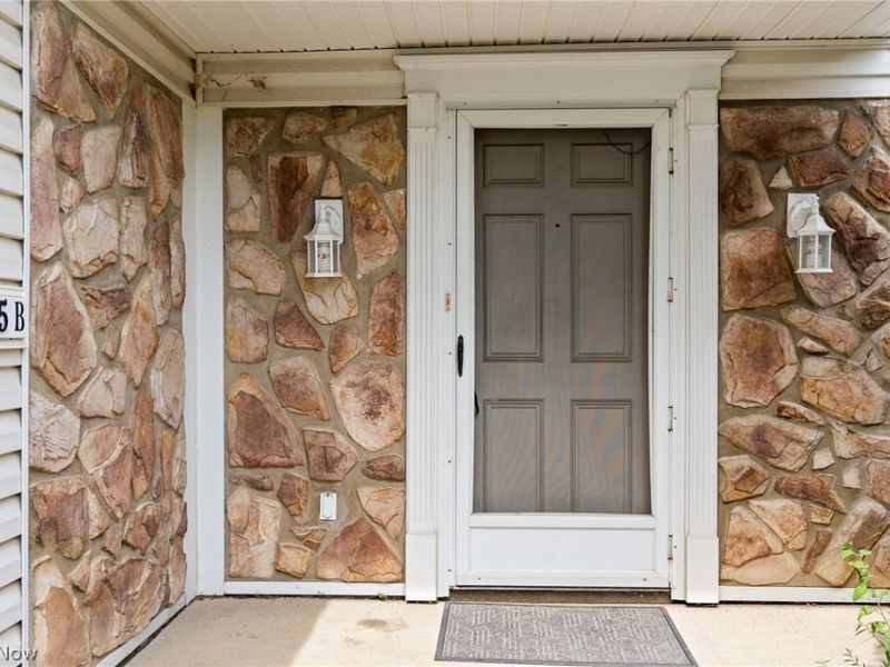 135 Ivy Hill Drive, Unit B-5, Medina, OH 44256 Photo 2