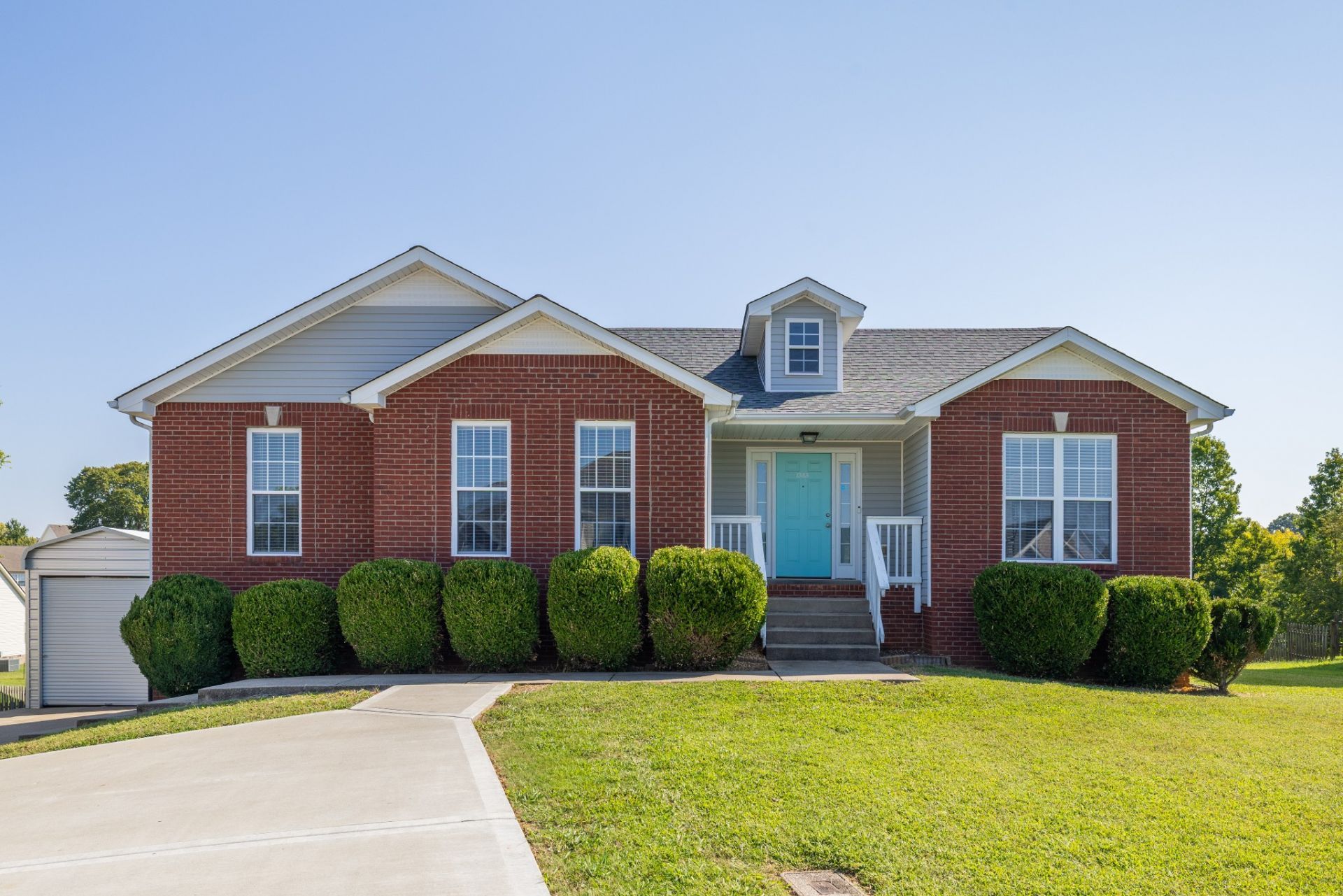 1383 Ambleside Dr, Clarksville, TN 37040 Main Photo