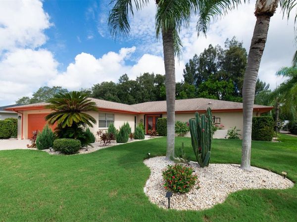 207 AMESBURY CIRCLE , SUN CITY CENTER, FL 33573