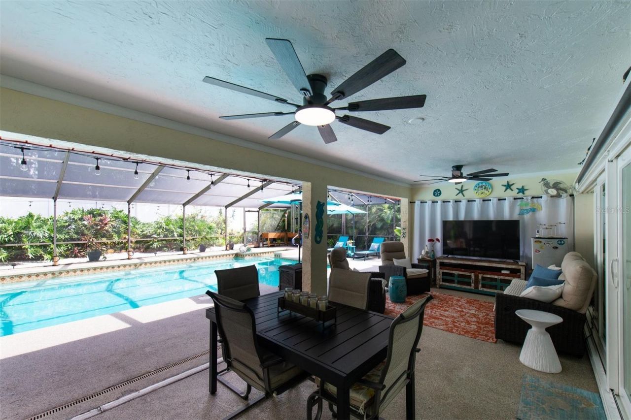 207 Amesbury Circle , Sun City Center, FL 33573 Photo