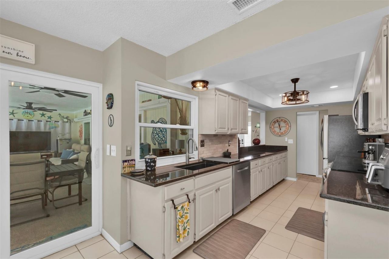 207 Amesbury Circle , Sun City Center, FL 33573 Photo