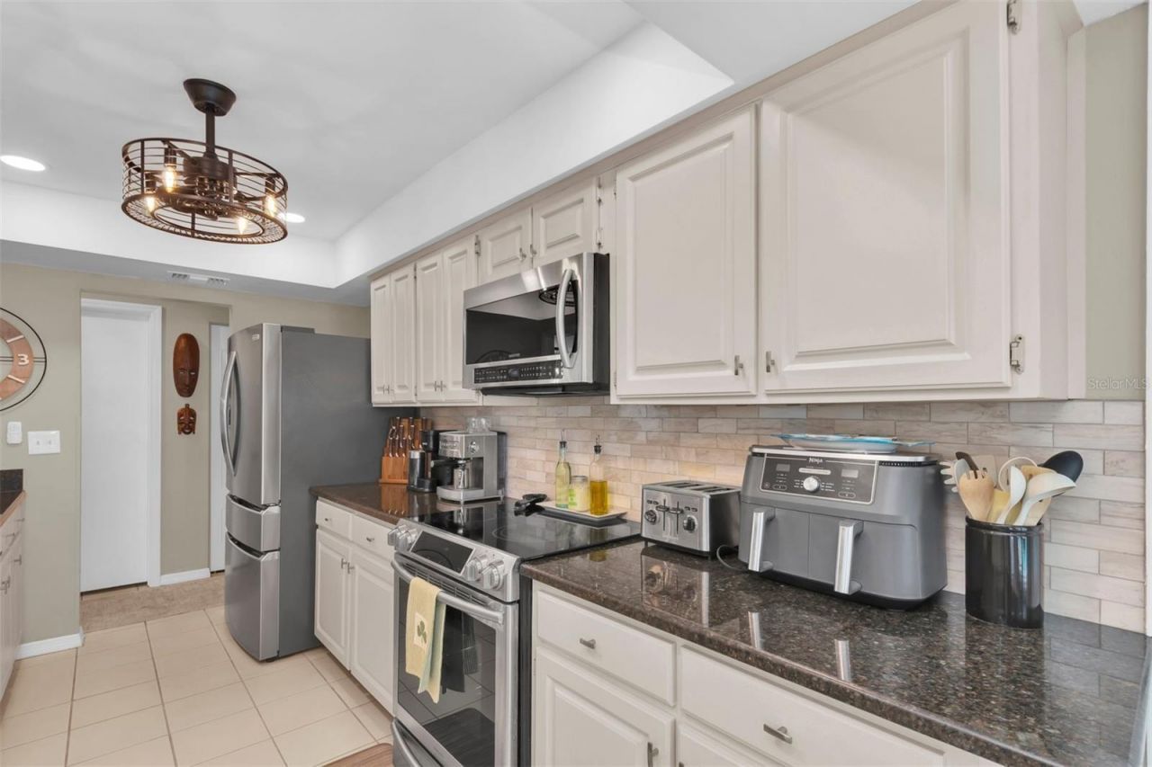 207 Amesbury Circle , Sun City Center, FL 33573 Photo