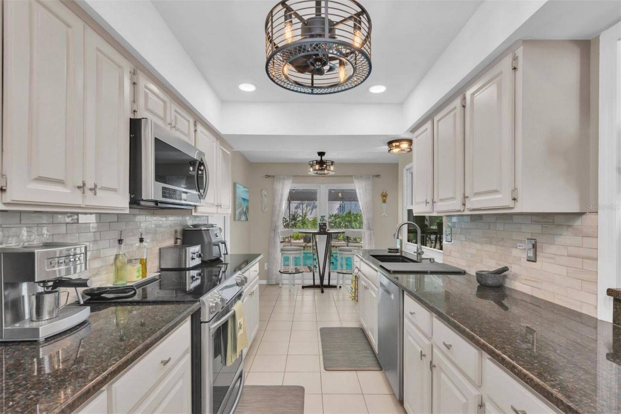 207 Amesbury Circle , Sun City Center, FL 33573 Photo