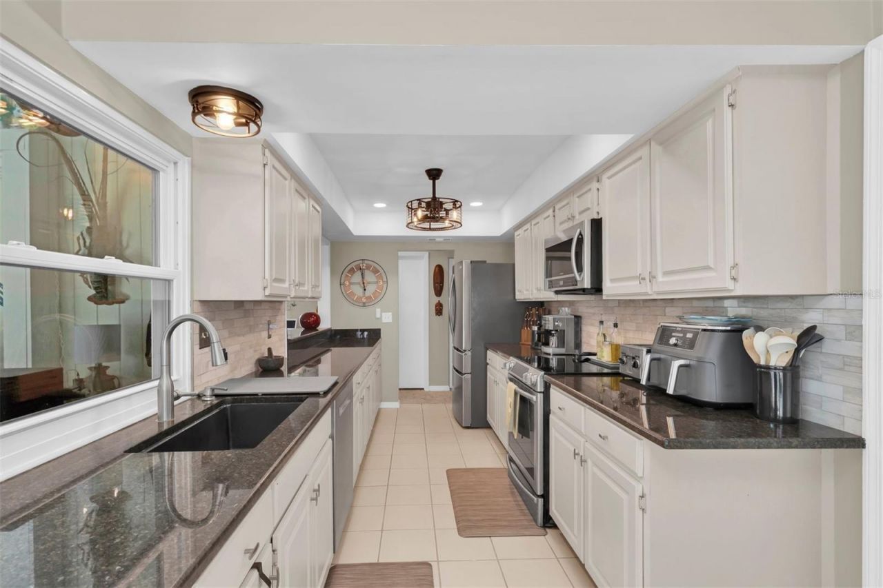 207 Amesbury Circle , Sun City Center, FL 33573 Photo