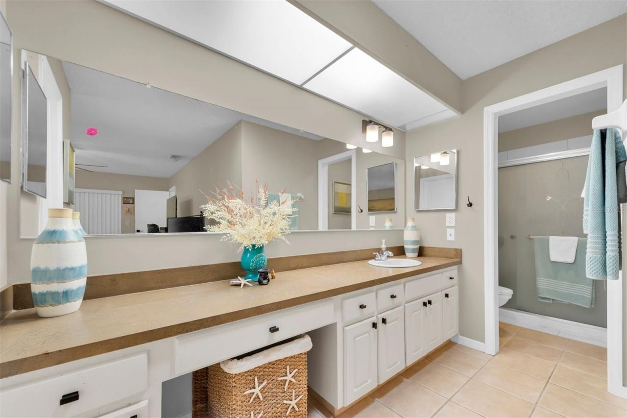 207 Amesbury Circle , Sun City Center, FL 33573 Photo
