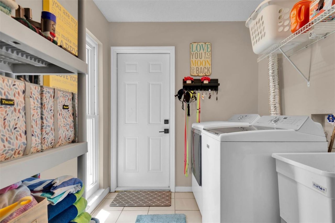207 Amesbury Circle , Sun City Center, FL 33573 Photo