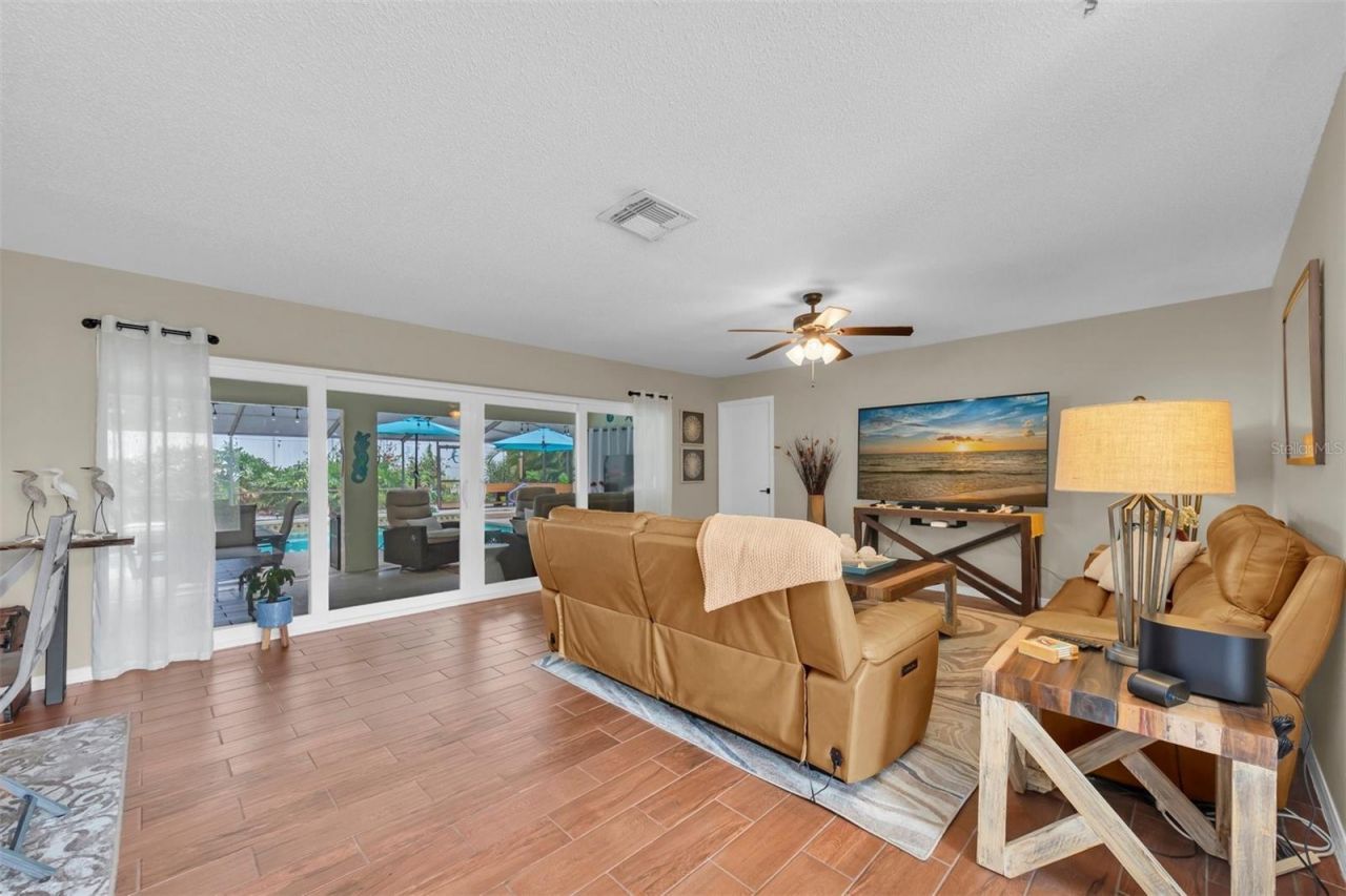 207 Amesbury Circle , Sun City Center, FL 33573 Photo