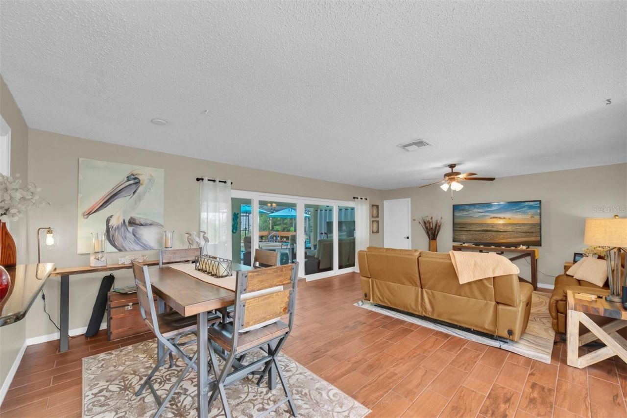 207 Amesbury Circle , Sun City Center, FL 33573 Photo