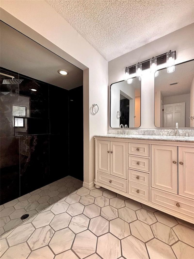 4545 Debbie Lane , Lutz, FL 33559 Photo