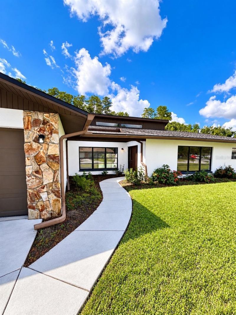 4545 Debbie Lane , Lutz, FL 33559 Photo