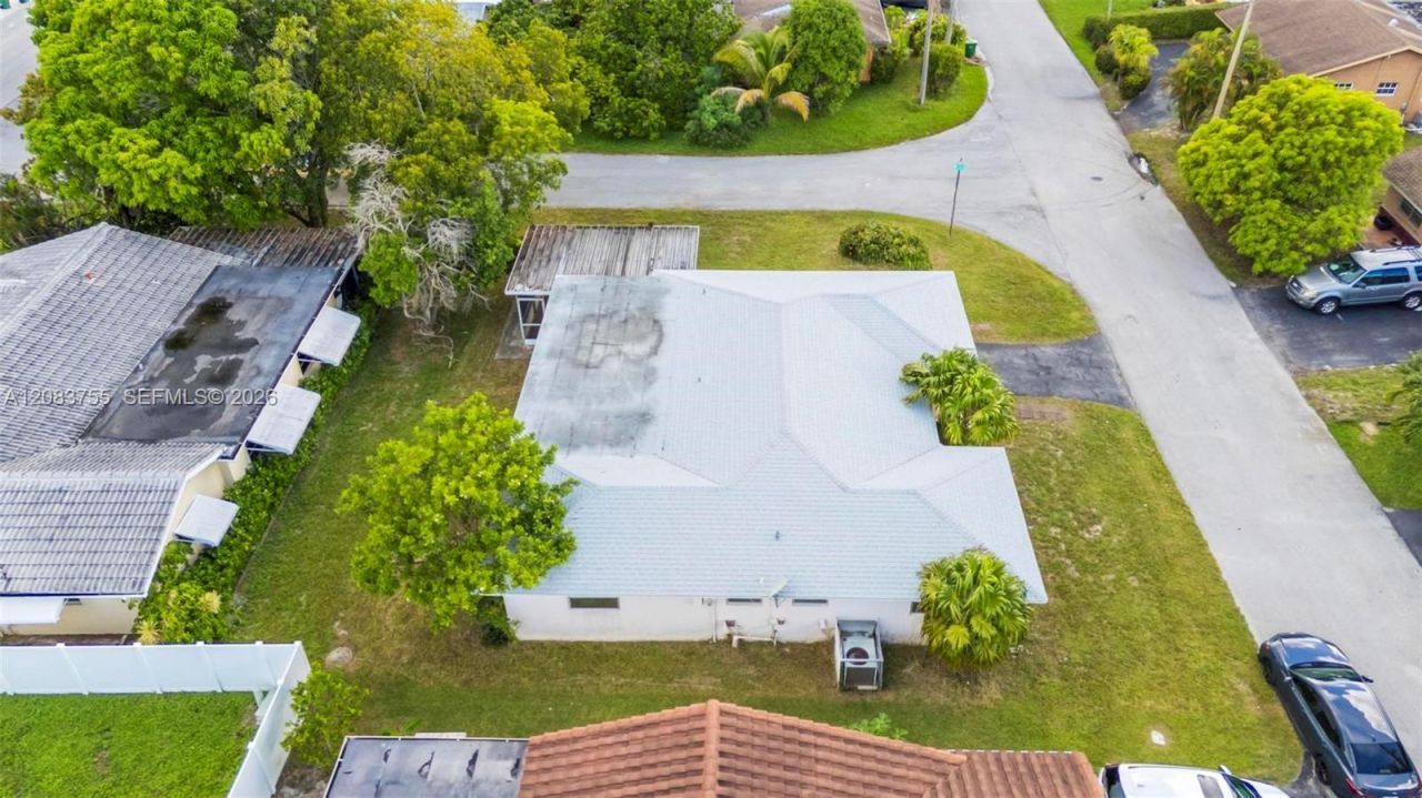 7108 NW 76th Ct, Tamarac, FL 33321 Photo