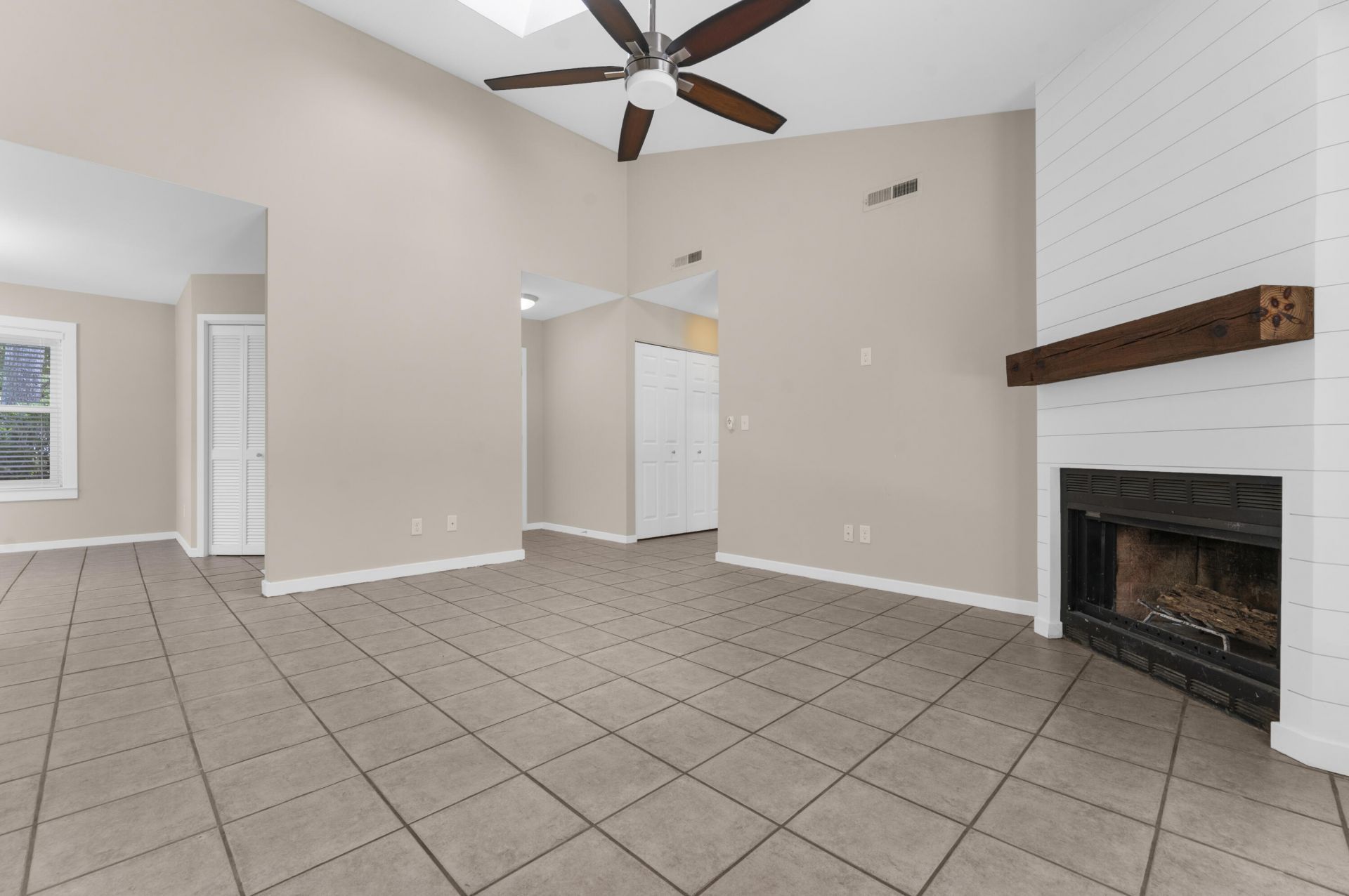 1124 Honeysuckle Court Photo 12