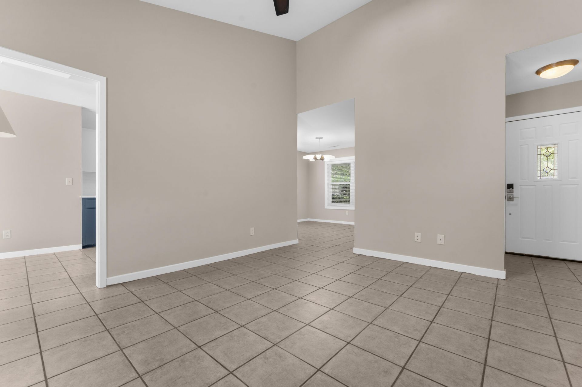1124 Honeysuckle Court Photo 13