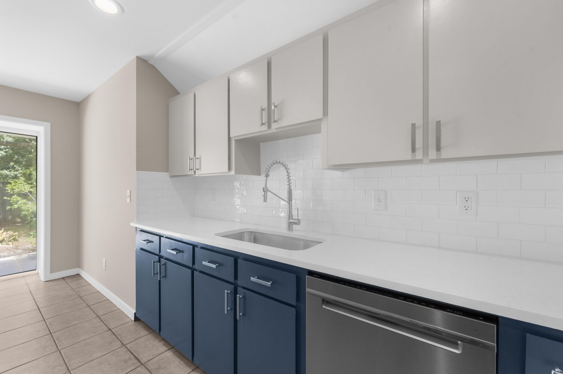1124 Honeysuckle Court Photo 14