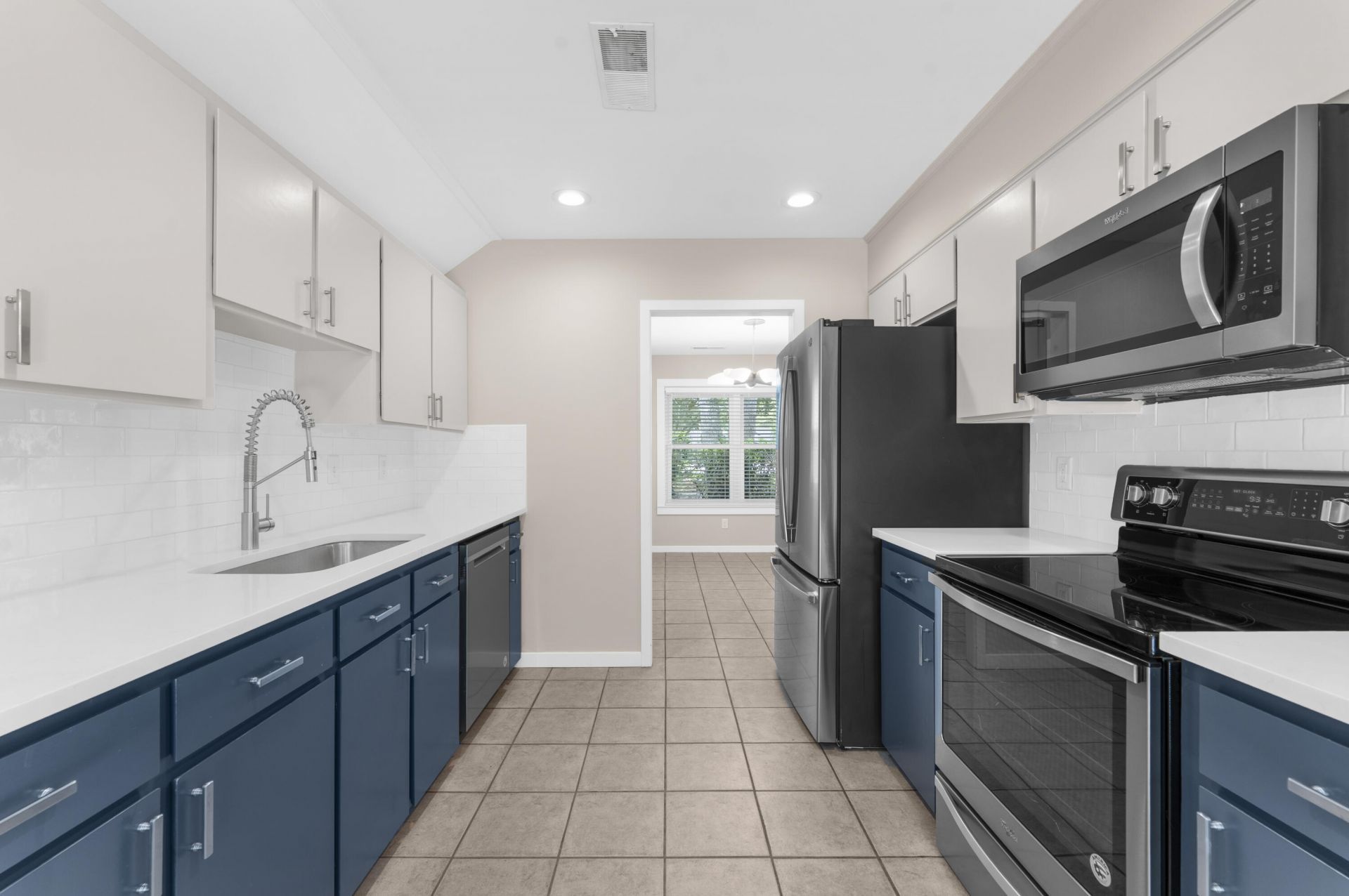 1124 Honeysuckle Court Photo 15