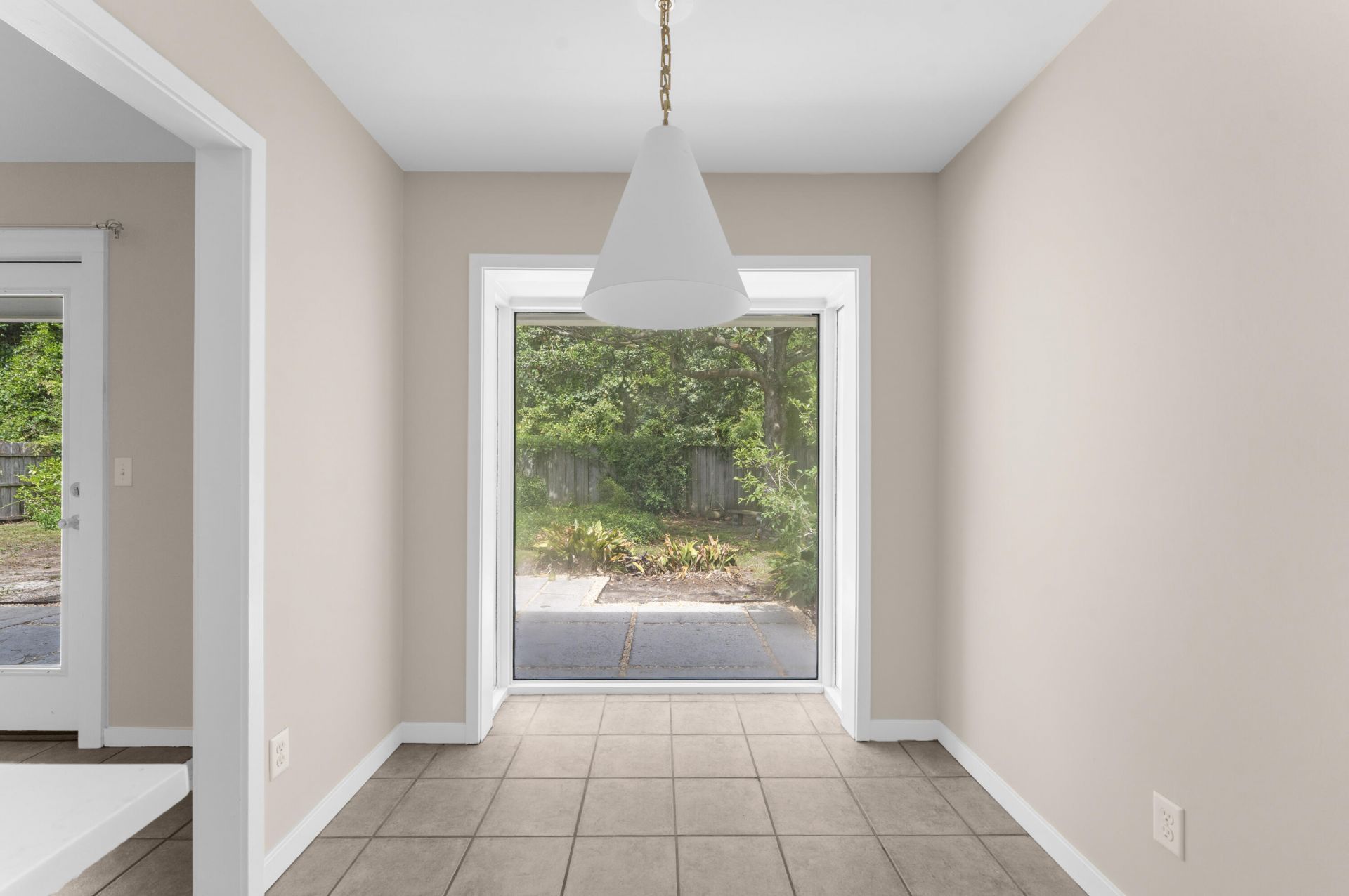 1124 Honeysuckle Court Photo 18