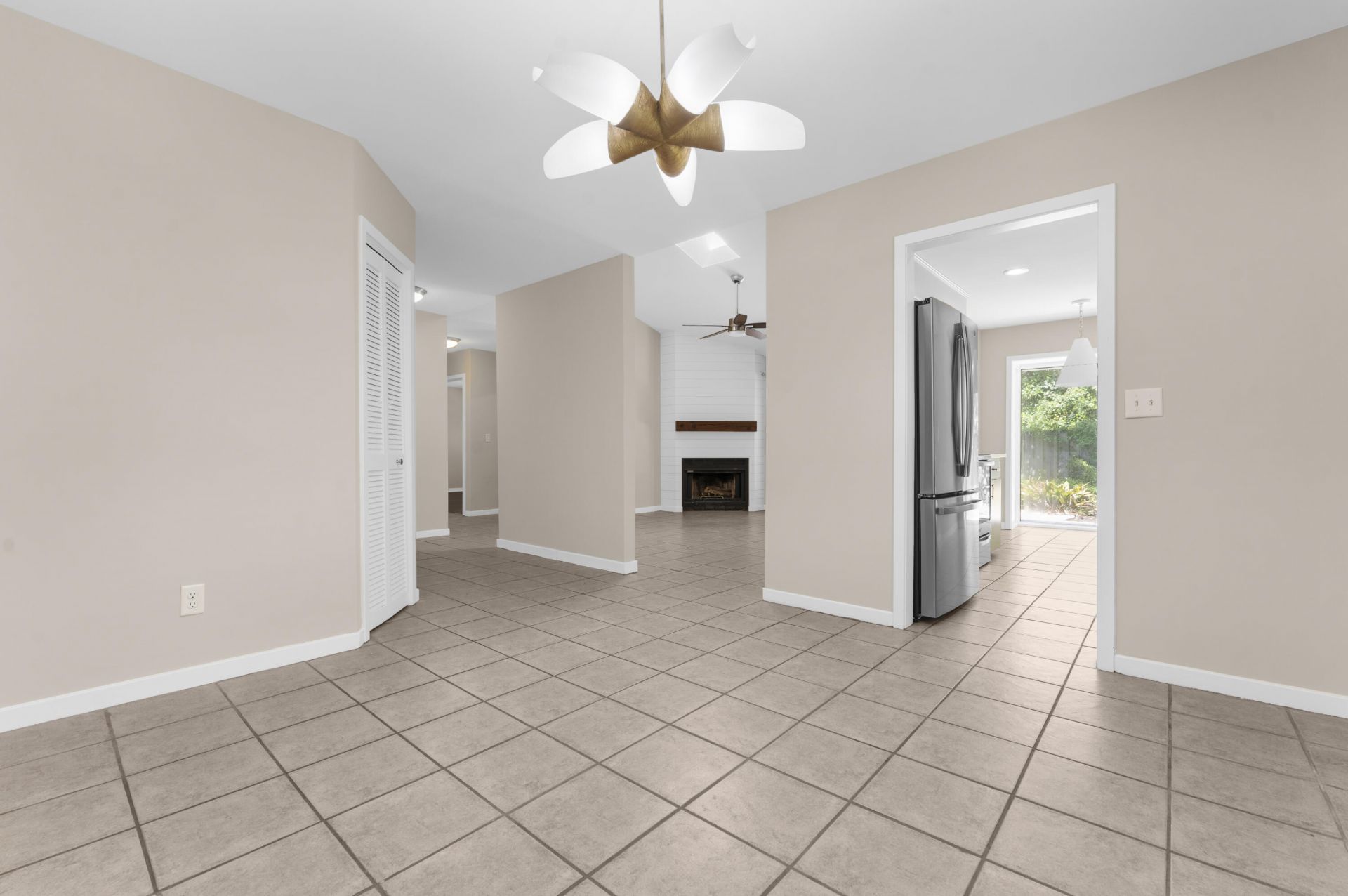 1124 Honeysuckle Court Photo 21