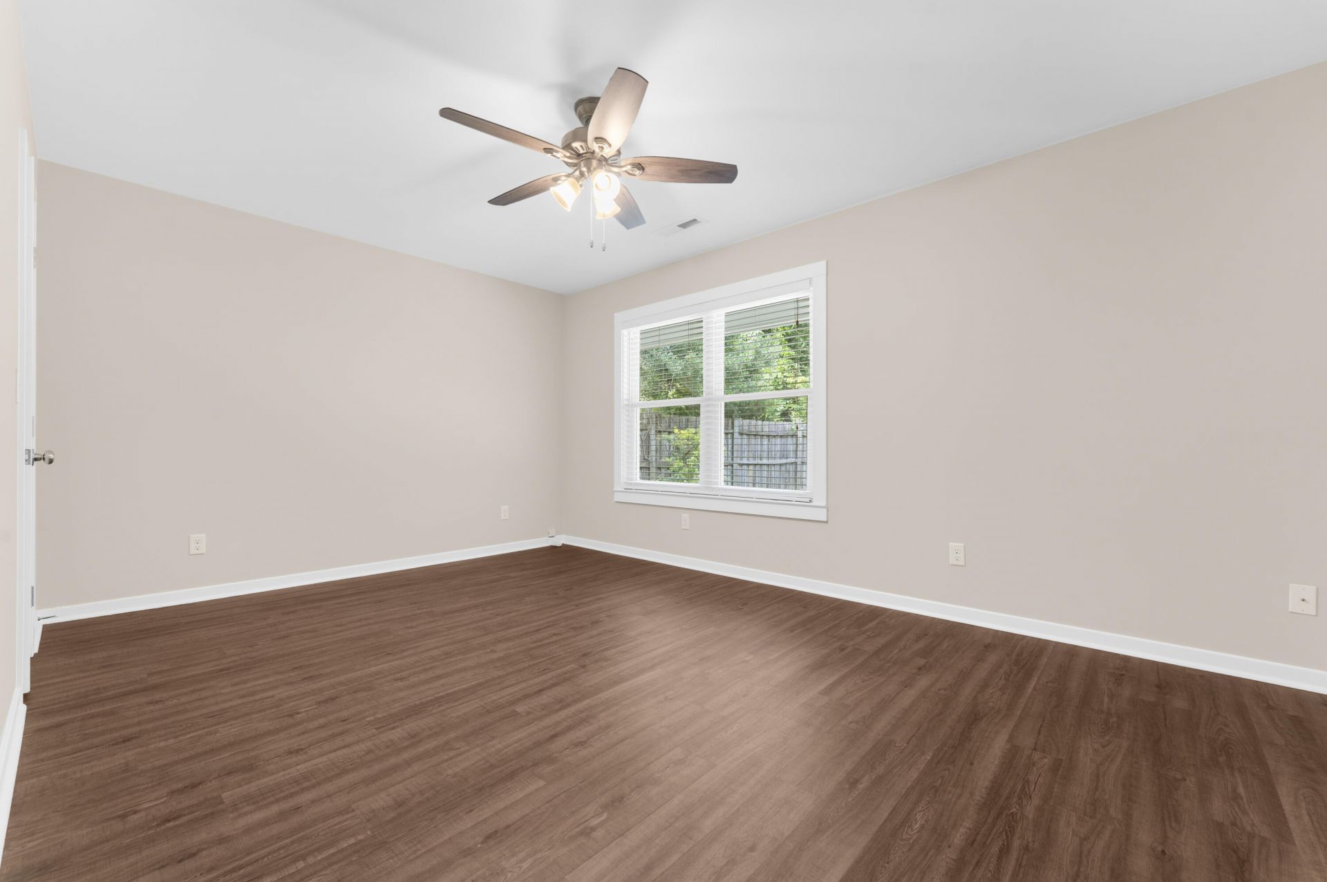 1124 Honeysuckle Court Photo 32