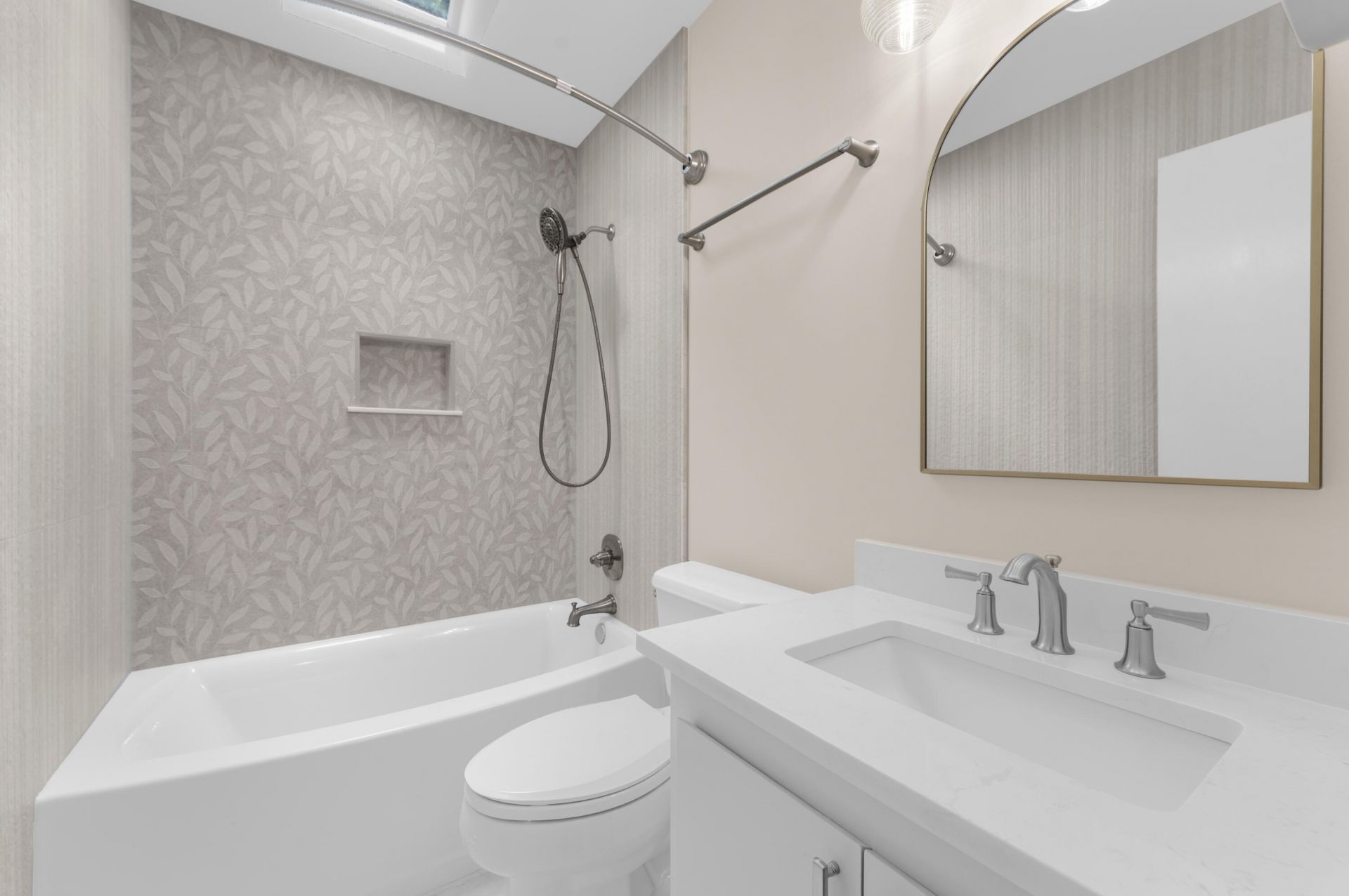 1124 Honeysuckle Court Photo 4