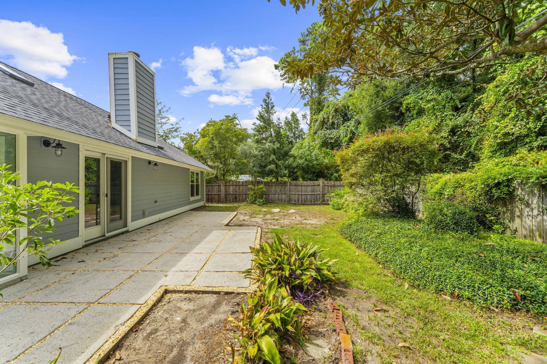 1124 Honeysuckle Court Photo 5