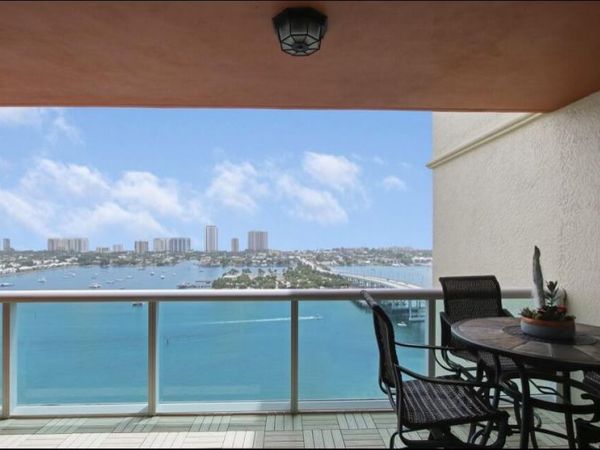 2640 LAKE SHORE Drive, Unit 2311, Riviera Beach, FL 33404