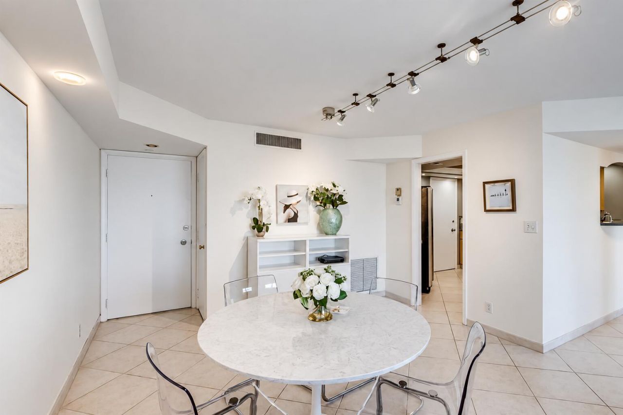 1 Las Olas Circle, Unit 1105, Fort Lauderdale, FL 33316 Photo