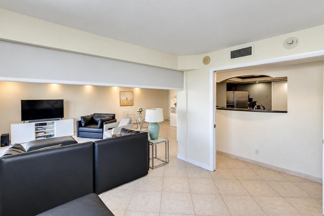 1 Las Olas Circle, Unit 1105, Fort Lauderdale, FL 33316 Photo