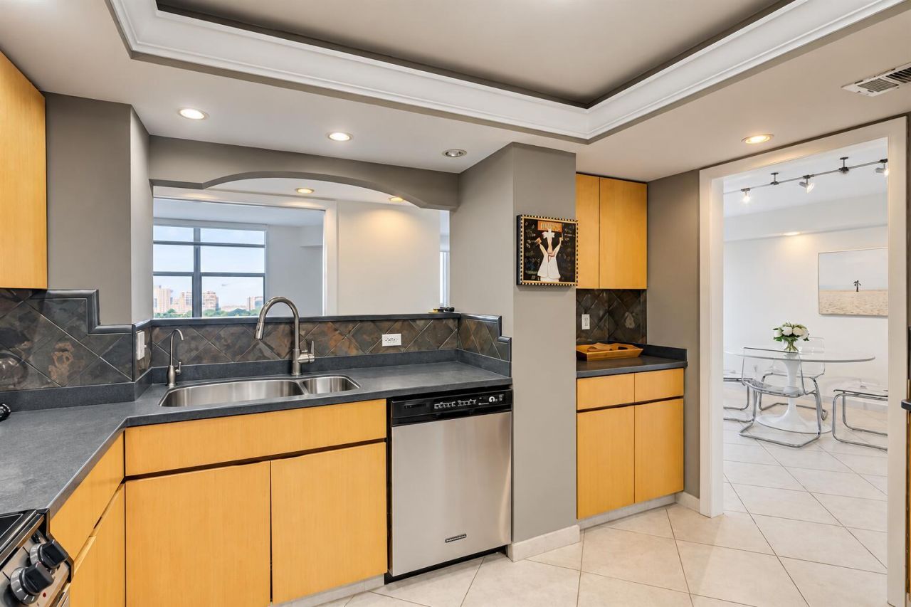 1 Las Olas Circle, Unit 1105, Fort Lauderdale, FL 33316 Photo